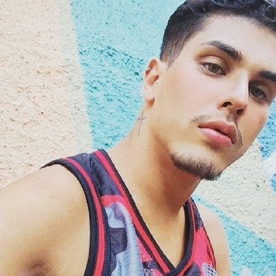 Igor Carvalho
20 anos
Casado
Gay
Flamenguista
Candomblé
Três filhos