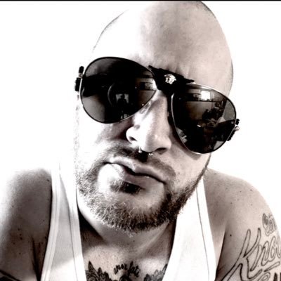 itsnickknox's profile picture. Instagram: visionaryknox Snapchat: visionaryknox TikTok: visionaryknox