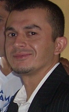 Não demonstre medo diante de seus inimigos, seja bravo e justo e Deus o amará, diga a verdade sempre, proteja os mais fracos e seja correto.