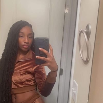 yall betta follow my ass back, if I followed yall. I'm tryna get famous up hea 😂 luv being petty n idgaf who don't like it 🥰😈🤡
dis page is fo entertaining