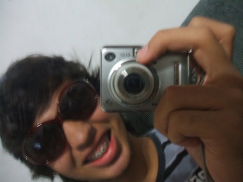 oi FOLLOW ME ? tenho 15 anos *-* sou fofinho, sou legal , sou carinhoso , falo com todas, tenho bom papo, poxa, s2