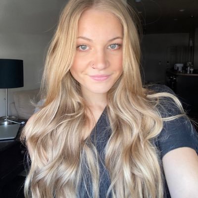 michellestopare's profile picture. be the change 🦋
