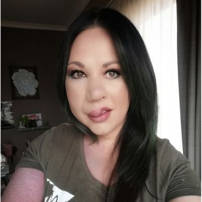 Make-Up Artist•Talent Manager Entrepreneur•Creative Thinker•Mother•