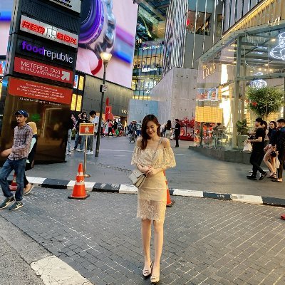 cherryy00hejuan's profile picture. A person, running alone in loneliness