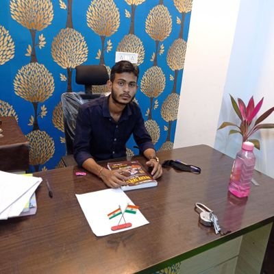 पैदा तो आज भी होते है भगत सिंह और आजाद लेकिन फिर आशिकी देश के बदले कहीं और ही कर लेते है।😎