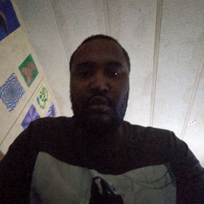 31 year old looking for a sugar momma who has no fees to pay and that can help me out.