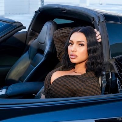 WoahNebbz's profile picture. sometimes its poetry... some times it’s nonsense