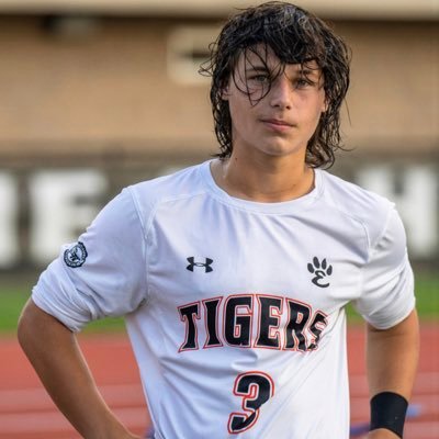 JB Marine 05 Academy | center defensive mid/outside back #3 | Edwardsville HS Class of 2023 | IHSSCA All State | 4.1GPA | email- tylerdacus14@gmail.com