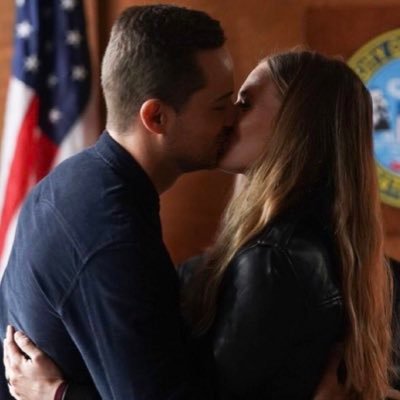 Upstead Shipper. #ChiHard for life. Huge Fan Of Tracy Spiridakos & Jesse Lee Soffer. Fanfic Writer On AO3 and FFN. @lexiesdaisy