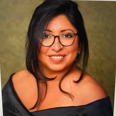 latinxinsw's profile picture. Founder of @latinxinsocialwork & @sandovalcolab | Advisor of Latino Social Work Scholarship Fund | Get your copy of Latinx in Social Work Book 📗👇