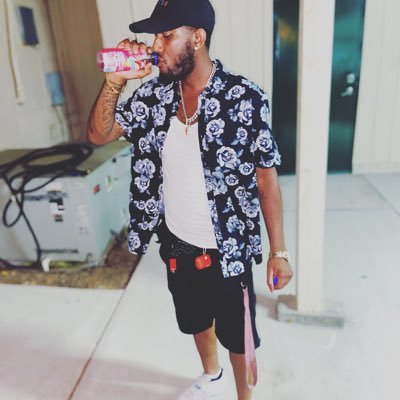 Ima sexy ass chocolate Niggah💯 living life with no regrets. 💰💰💰 inbox me to get to know me. Very down to earth and cool.