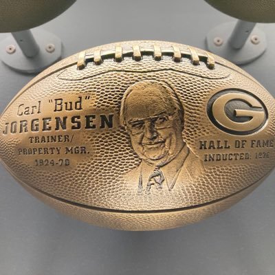 Physical Therapist. Daughter, sister, awesome aunt. Great-great niece of Packers HOFer Bud Jorgensen. Packers, Badgers, Cubs, Brewers fan. Proud AW Alum.