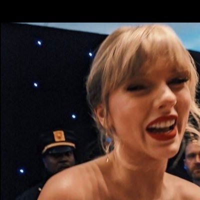 taylorbot1313's profile picture. louis 💙