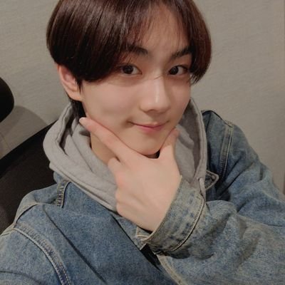 WALKING THE LINE WITH #ENHYPEN
02 🐈jungwon's realest bestie
she/her