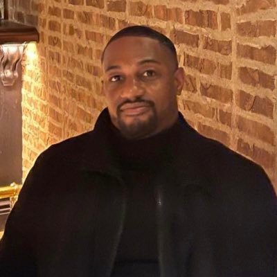 MaxGreezy's profile picture. Choate | Tufts | Johns Hopkins📍NYC -  I’m not smart, I just wear glasses.