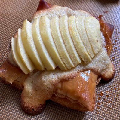 gland_2618's profile picture. 五頭山麓で小さなケーキ屋さん ぐらん。 ガトーショコラが濃厚で一番人気‼︎ 火曜日水曜日が定休日   休みは山に行きたい！！