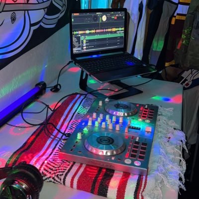 i’ll be making DJ shirts🌎📲👕 (so:emattwe2019) Single🤎🇲🇽  21🍻