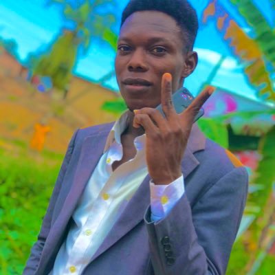 😎I 'M COOL GUY ,I SMILE ALOT AND I DON'T HURT PEOPLE BUT IF I GET ANNOYED MORE THAN A LION ..❤️🔥