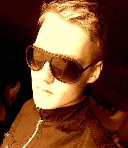 FlorianReusch1's profile picture. I´AM OPTIMIST /Früchte reifen durch die Sonne, Menschen reifen durch die Liebe *Erinnere dich an die Vergangenheit, träume von der Zukunft, aber lebe heute!