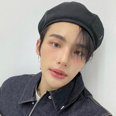 ᪤ this user might be hyun or han's gf !? 🍣