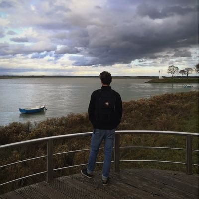 Apich89's profile picture. 