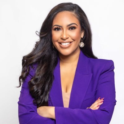 Award winning News Anchor at @krld 
Dallas, TX | UNT grad | NAHJ member | IG: kristindiaztv 🇨🇺🇲🇽