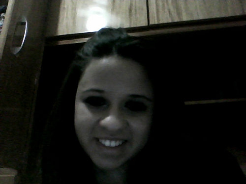 Uma it girl nerd,que ama TVD,GG,Glee e Twilight,ama livros e adora conhecer novas culturas e sorrir!