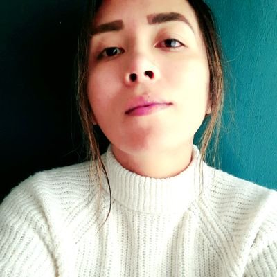 Cinéfila, Matemática por error. *Develooper* Defensora de la Ortografía. Nominada a Reina de la Primavera 1995.