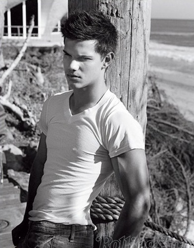 FC do maravilhoso Taylor Daniel Lautner.
Criado: 30/07/2011
MSN: taylorl_forever@hotmail.com