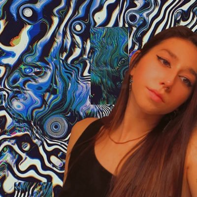 val_pal23's profile picture. Most of my tweets are stupid.