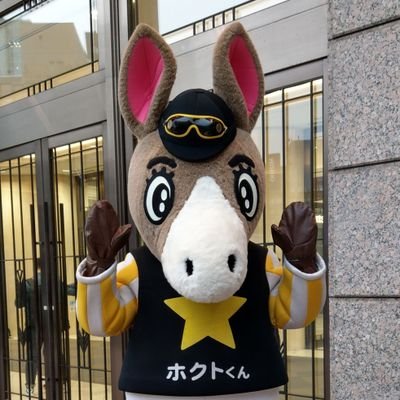 もろもろ書いたりする仕事。好きなのは門別競馬場の夕陽と木曜夜のドライブとラジオとばんえい競馬の3連単3着付けで、苦手なのは納豆と冬の朝とセルフのガソリンスタンドで給油中に店員さんに話しかけられること。山岡家などというラーメン屋は知りません。