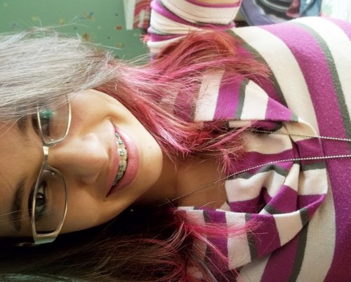 não me julgue por não ser igual , carrego a verdade aqui, num olhar ! (8*