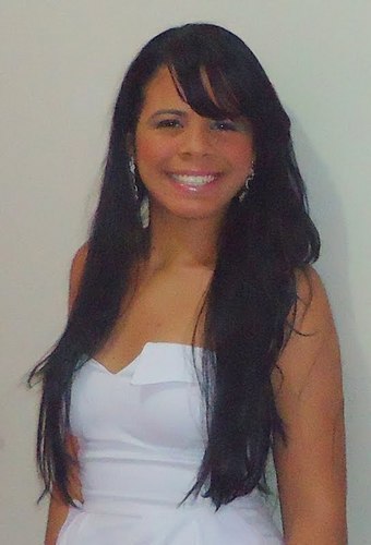 LaraQueiroz15's profile picture. 