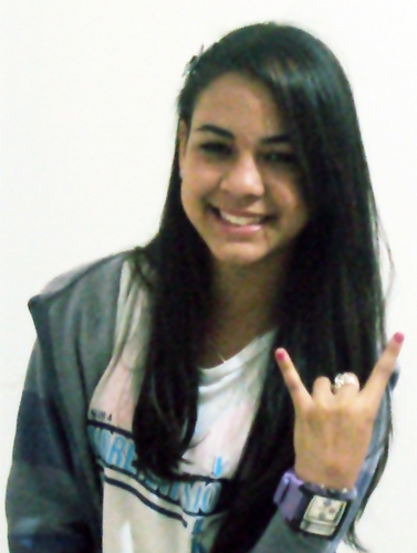 Olá prazer meu nome é Amanda Biet,sou mineira mais moro no ES,sou #Cruzeirensse de coração,escuto todos os tipos de musicas menos forro.e amo jogar futebol =)