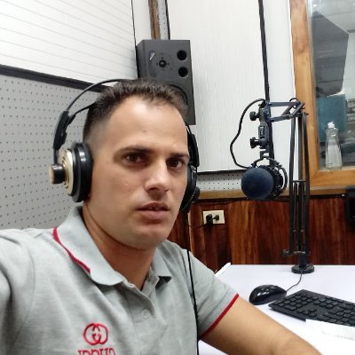 Locutor y Narrador-Comentarista Deportivo en la CMKO Radio Angulo.