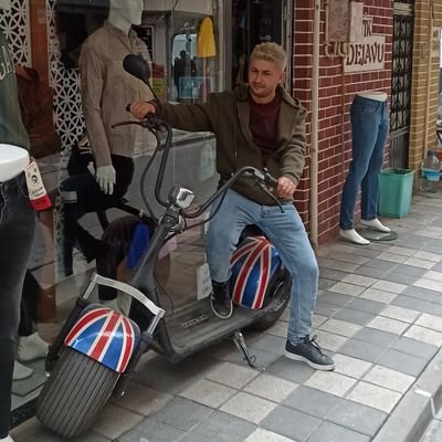 Abdulla89253736's profile picture. Vazgeç ve özgürce yaşa hayatı😉