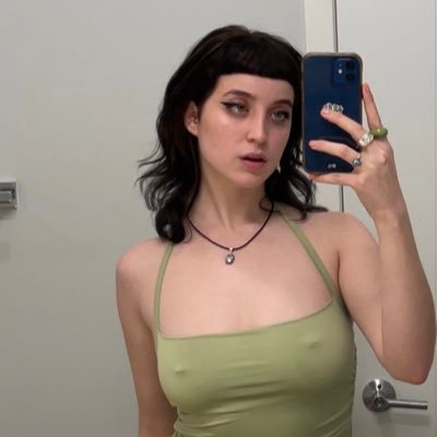 mirmunda's profile picture. am probably thinking about rocks plz send me cüll rocks