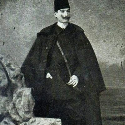 Turkish Nationalist-Republican
Ne efsûnkâr imişsin âh ey didâr-ı hürriyet
Esîr-i aşkın olduk gerçi kurtulduk esâretten