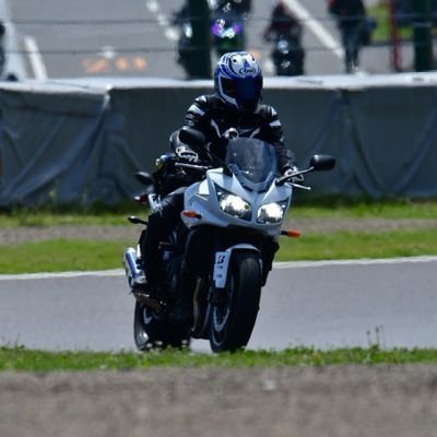 北陸のとある田舎に生息するスイフトスポーツ&FZ1FAZER乗りです🚙🏍️💨 たまにツイートします。 デレステはアズールブルー推し ミリシタは歌織さん、海美推し、アイプラは芽衣、さくら、遥子さん推し