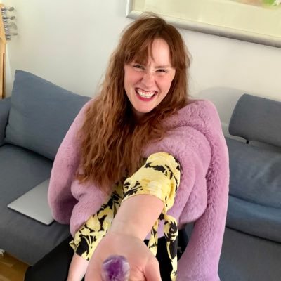 larayoh's profile picture. 1titwonder with a mental model