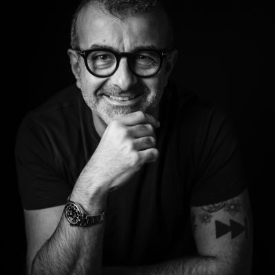 Autore dei romanzi:”a domani” e “la crisalide di Pripyat”.Amo la fotografia, il mare, i libri, la luna e il buon vino. Su un quaderno annoto pensieri distratti.