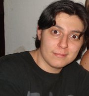 Tendenzialmente sono una persona fin troppo sensibile..Mi piace suonare il flauto e cantare. Studio medicina