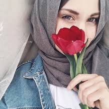 {إِنَّ اللَّهَ وَمَلائِكَتَهُ يُصَلُّونَ عَلَى النَّبِيِّ يَا أَيُّهَا الَّذِينَ آمَنُوا صَلُّوا عَلَيْهِ وَسَلِّمُوا تَسْلِيمًا}