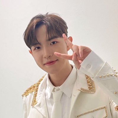 (( a part time fangirl & a full time student — so i don’t spazz actively, but~ i’m always by jaehwan’s side🥰 )) ; 180721 190607 200529💕 ; #윈드🌬 #워너블💎