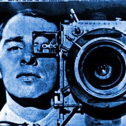 Director Técnico en @Atipicafilms post-produciendo. Contar historias, tender puentes, abrir camino...