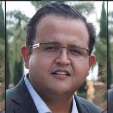 Periodista en Puntual Jalisco y contador público.