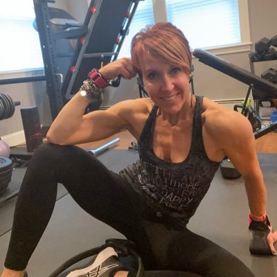 wife, mom, stylist and certified trainer! Love to be fit, eat well and help others reach their goals. Oh and make them pretty too