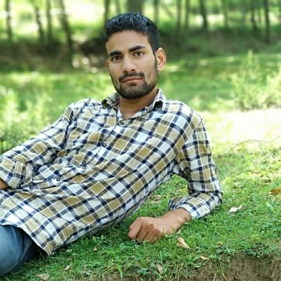 MohsinAhSheikh's profile picture.  Khafa jo ishq mein hote hain, wo khafa hi nahin,
Sitam na ho mohabbat mein, kuch maza hi nahi.