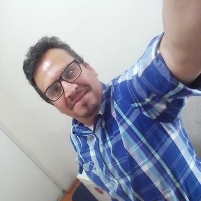 Mexiquense de corazón,ciudadano del mundo,amante de la vida,idealista,soñador,hijo,padre,hermano y el ultimo de tus amigos, salsero de corazón...y Americanista!