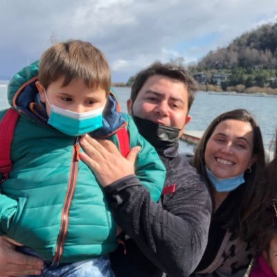 Cientista Político. ofensas = bloqueo. Casado con una Actríz y padre de Renato. TEA = una condición y no una enfermedad.